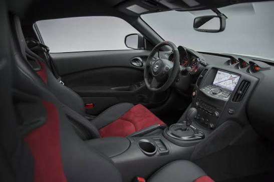 Interior del Nissan 370Z NISMO